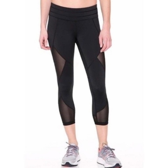 Athleta Pants - Athleta MT Mesh Solar Black cropped Capri Pants medium tall 0293 leggings